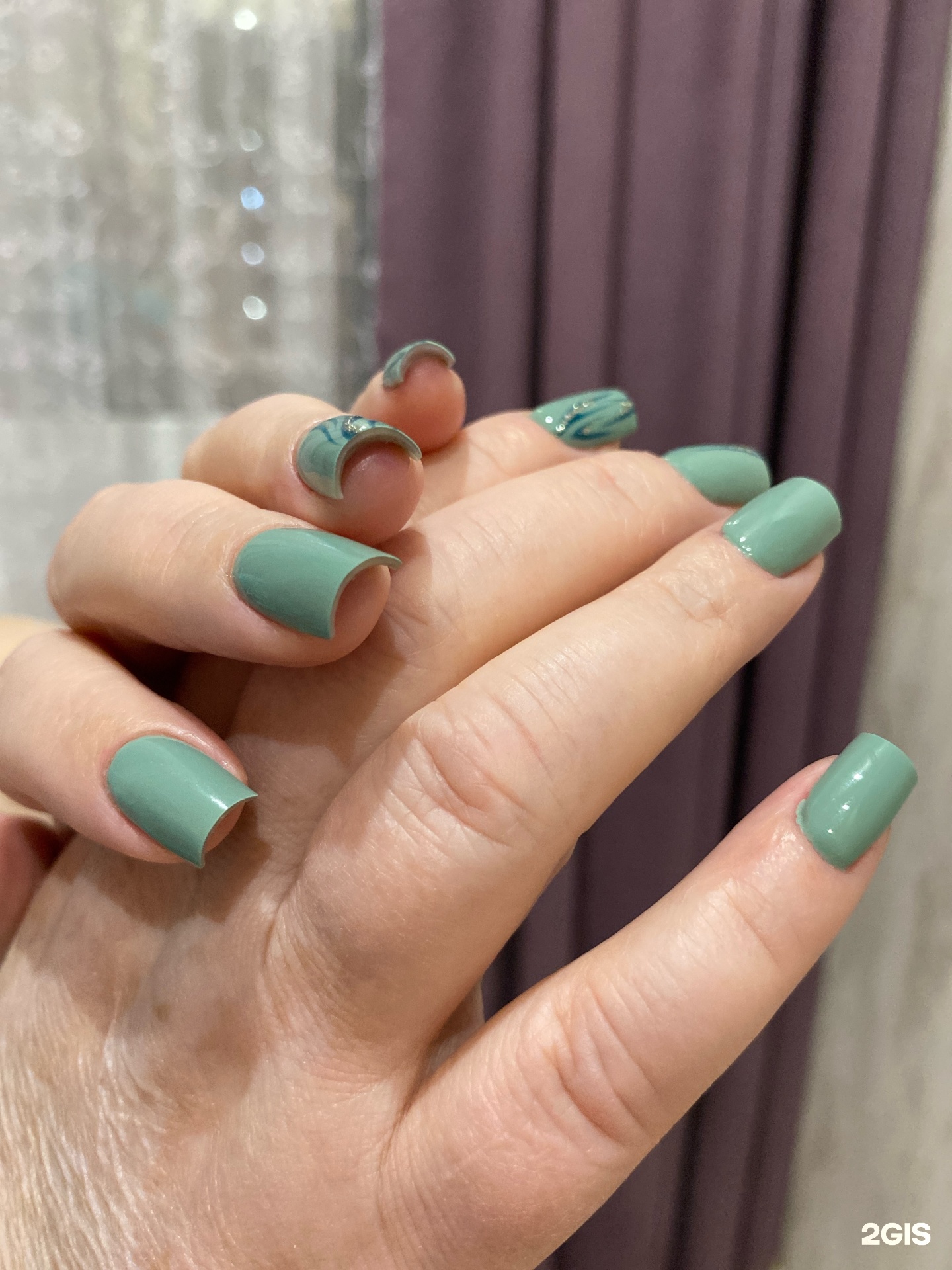 Маникюр с зелёным покрытием — Lidiya